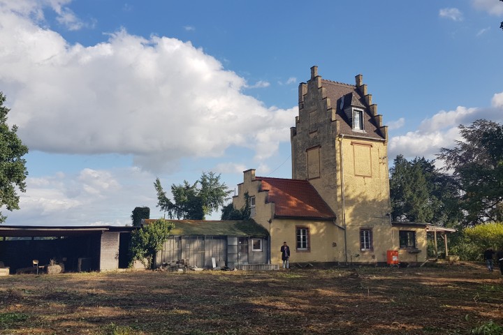 Das Rätsel um die Ruine auf der Darmstädter Rosenhöhe Das Rätsel um die Ruine auf der Darmstädter Rosenhöhe
