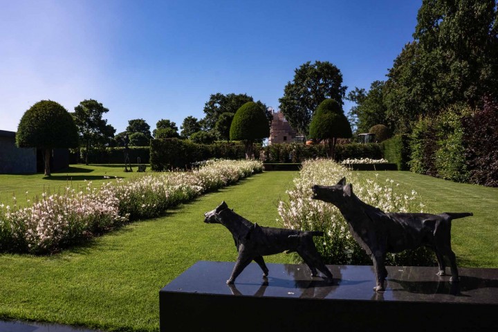 Einem Geheimnis auf der Spur - Der Spanische Turm und sein Skulpturengarten Einem Geheimnis auf der Spur - Der Spanische Turm und sein Skulpturengarten