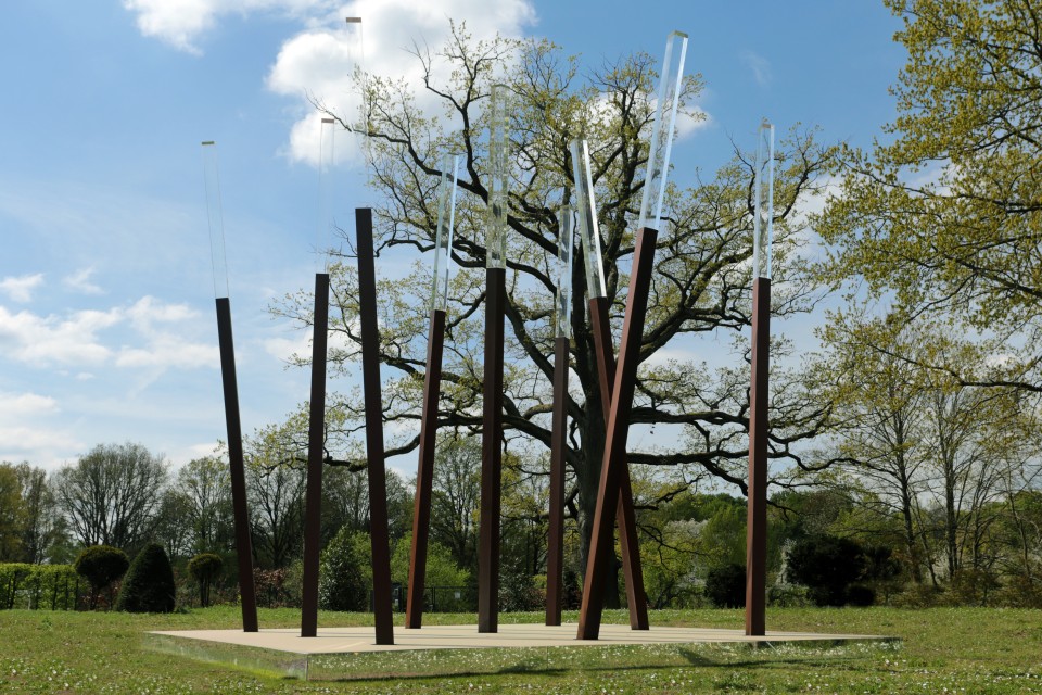 Vera Röhms Werke im Skulpturengarten auf der Rosenhöhe Vera Röhms Werke im Skulpturengarten auf der Rosenhöhe